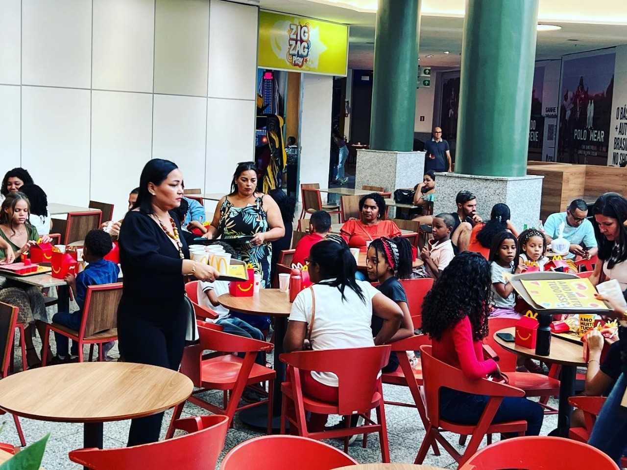 Camacã: Projeto aluno nota 10 da Secretaria de Educação premeia alunos a um passeio no shopping